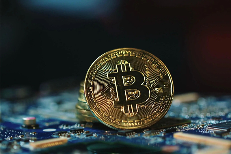 彭博社:2025年标普500指数涨16%,比特币跌3%